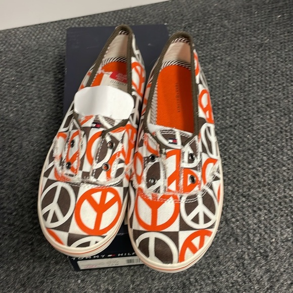 Tommy Hilfiger “Bobbie” Slides Slip on Peace Signs Hippie NEW Size 7.5 Flats - Picture 6 of 7